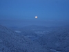Paysage givré et coucher de lune sur la vallée des lacs depuis le Refuge du Sotré.