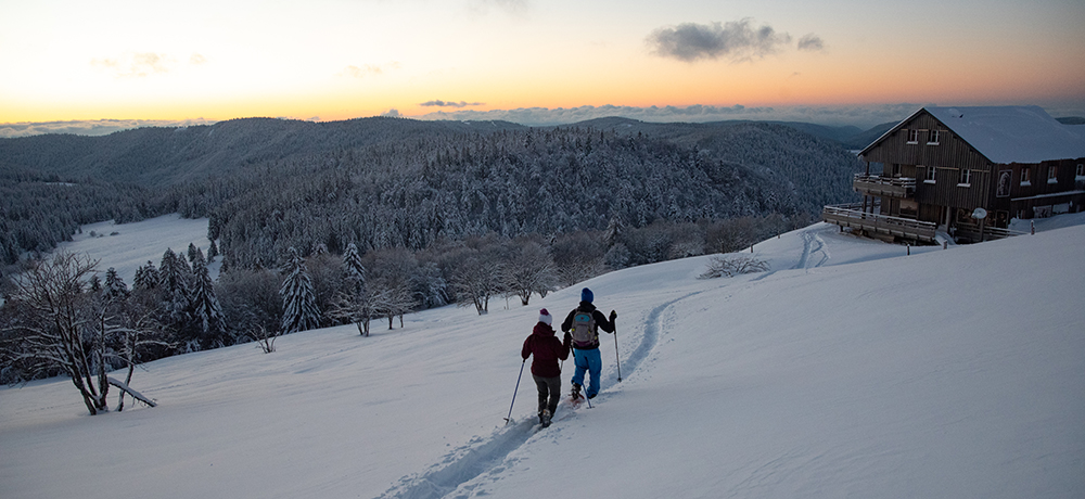 Les accompagnateurs en montagne du Refuge du Sotré sauront vous emmener à la découverte de la montagne et de son manteau neigeux dans un cadre sécurisé.